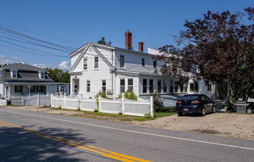 62 Court St, Dover NH  03820-4148 exterior