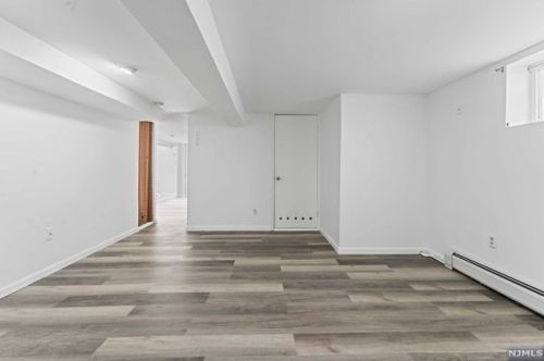 17 Hickory Dr, Oakland NJ  07436-2519 exterior