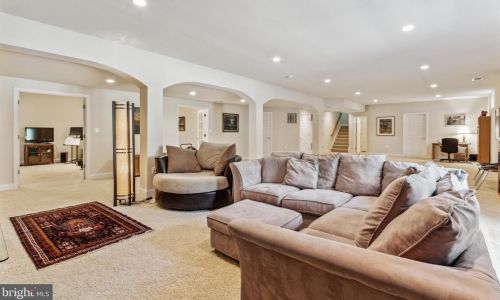 8373 Pedigrue Ct, Gainesville VA  20155-3240 exterior