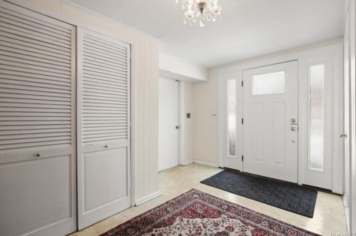 44 Dalewood Dr, Hartsdale, NY 10530-1403