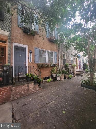 776 Martin St, Philadelphia PA  19146-1822 exterior