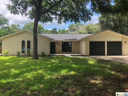 1715 Redwood St, Seguin TX  78155-5243 exterior