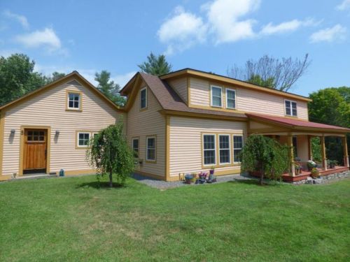 8 High St, Chester, VT 05143-9285