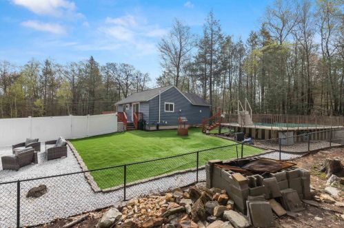 61 Caleb Dr, Danville NH  03819-3017 exterior