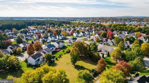 515 Florence Fields Ln, New Castle DE  19720-8752 exterior