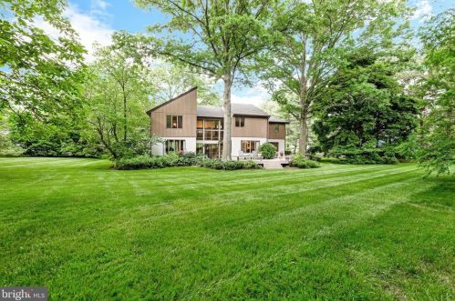 1483 Buck Crk Dr, Yardley PA 19067-4053 exterior