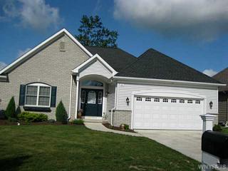 54 Collins Ln, Amherst, NY 14068-1577