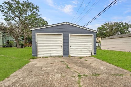 1202 5th Ave, Texas City, TX 77590-7532