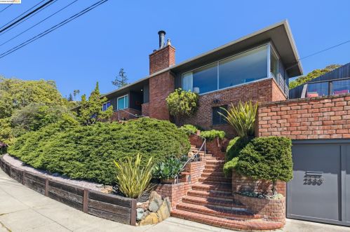 2580 Charleston St, Oakland, CA 94602-2551