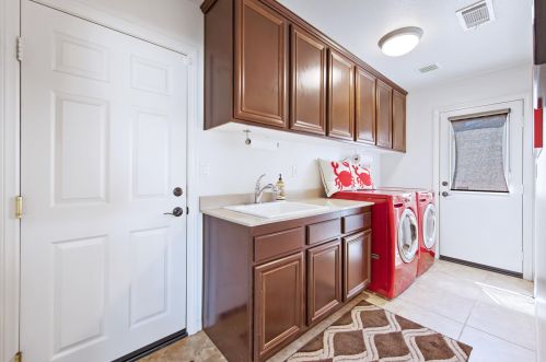981 Park Ave, San Jacinto CA  92583-5407 exterior