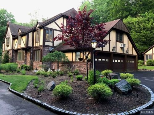 11 Glenwood Dr, Upper Saddle River NJ  07458-3303 exterior