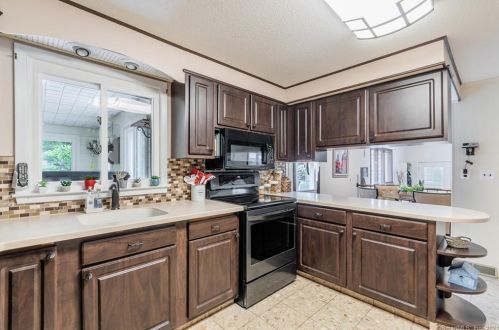 10 Lee Dr, Lyme CT  06371-2111 exterior