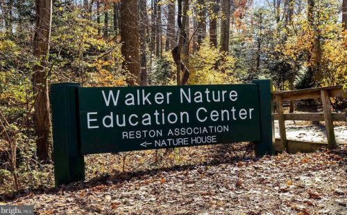 2120 Cartwright Pl, Herndon VA  20191-1903 exterior