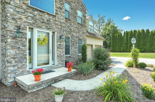 2586 Cape Horn Rd, Red Lion, PA 17356-9056