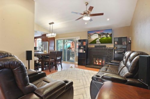 9020 Lismore Dr, Elk Grove CA  95624-2661 exterior