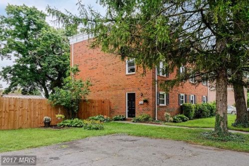 106 Mayfair Dr, Leesburg, VA 20176-2423