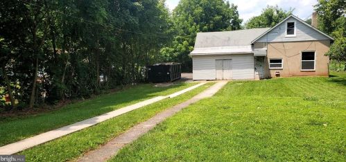 263 Maple Ave, Harleysville PA  19438-1742 exterior