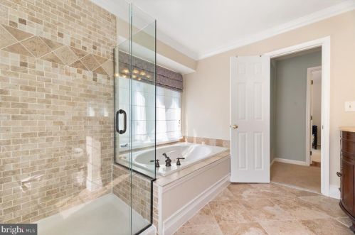 9106 Meadowcreek Ln, Lorton VA  22079-3238 exterior