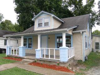 411 5th St, Lawrenceburg, TN 38464-2839
