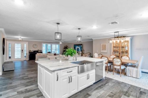 4592 40 St, Saint Petersburg FL  33714-2220 exterior