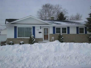 1609 Hillcrest Dr, Manitowoc, WI 54220-1824