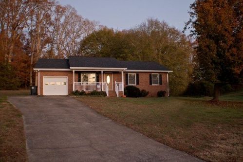 106 College Manor Dr, Shelby, NC 28152-8035