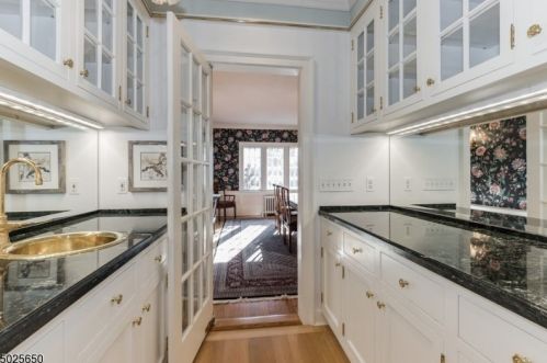 96 Undercliff Rd, Montclair NJ 07042-1718 exterior