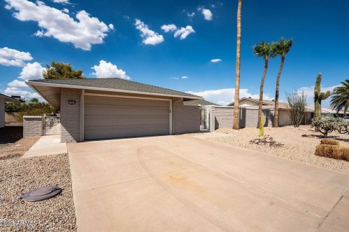 12818 Bonanza Dr, Sun City, AZ 85375-3216