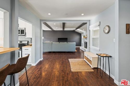 17030 Hart St, Van Nuys CA 91406-4508 exterior