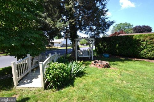 200 Runson Rd, Camp Hill PA  17011-2637 exterior