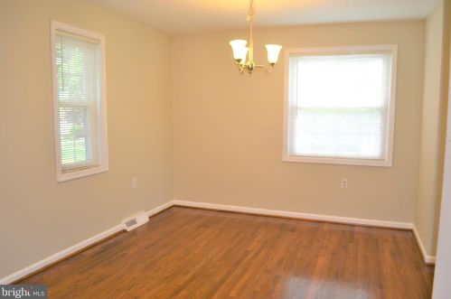 9926 Lakepointe Ct, Springfield VA  22015-1818 exterior