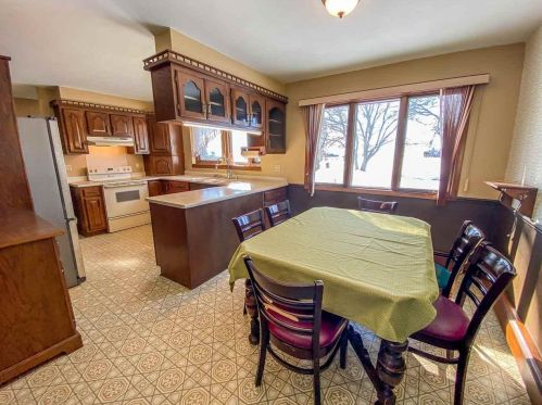 820 Center St, Juneau, WI 53039-1307