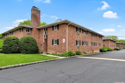 42 Edmunton Dr, Babylon, NY 11703-5247