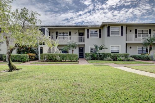 23 Stratford Dr, Boynton Beach, FL 33436-6332