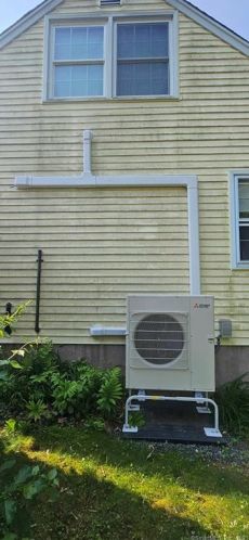 90 Wellman Rd, Manchester CT  06040-5542 exterior