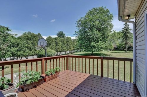 108 Nantucket Dr, Fishkill NY  12524-1021 exterior