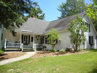 207 Stagecoach Rd, Sunapee, NH 03782-2322