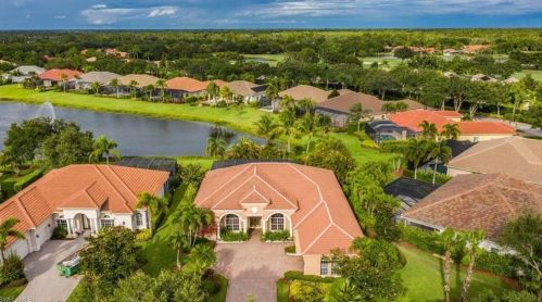 984 Glen Lake Cir, Naples, FL 34119-2313