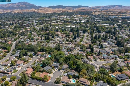 1 Carousel Ct, San Ramon CA  94583-1707 exterior