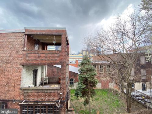 1516 Green St, Philadelphia PA  19130-4006 exterior