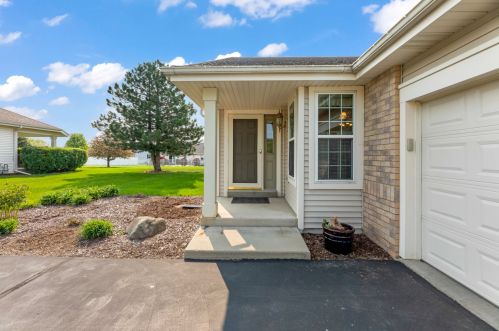 2931 Clearwater Ln, Waukesha, WI 53189-6845