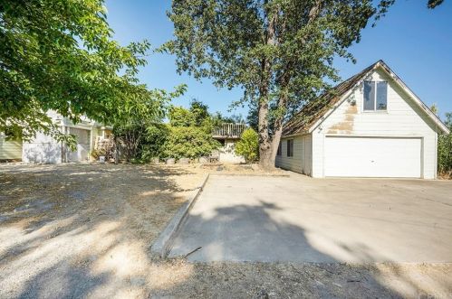 975 Armstrong St, Lakeport, CA 95453-4903