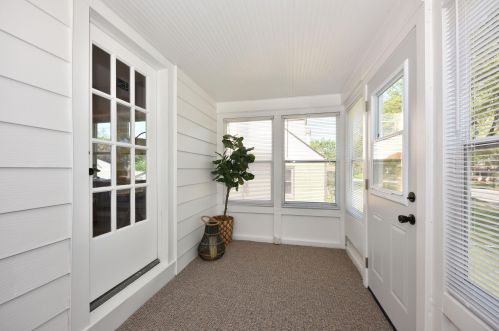 4239 Whitnall Ave, Milwaukee, WI 53207-5160