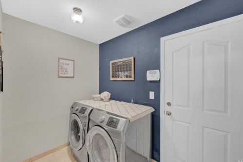 1718 Lindo St, Benicia CA  94510-2338 exterior