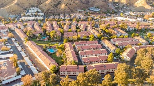 18033 Sundowner Way, Santa Clarita CA  91387-4352 exterior