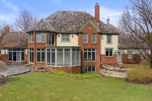 11418 Canterbury Dr, Thiensville, WI 53092-2777