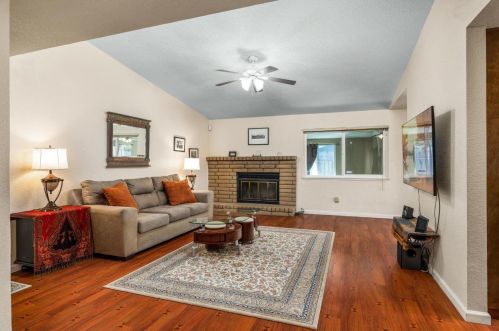 2001 Majestic Oak Ct, Modesto CA  95355-9411 exterior