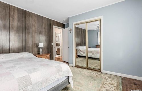 8 Carrington Dr, Elwood NY  11731-3005 exterior