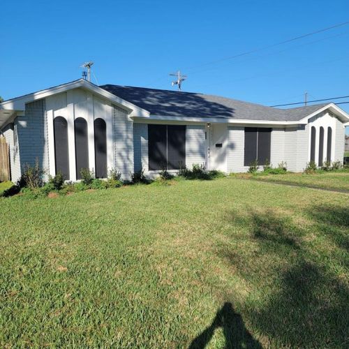 9002 Skyline Dr, Texas City, TX 77591-2945