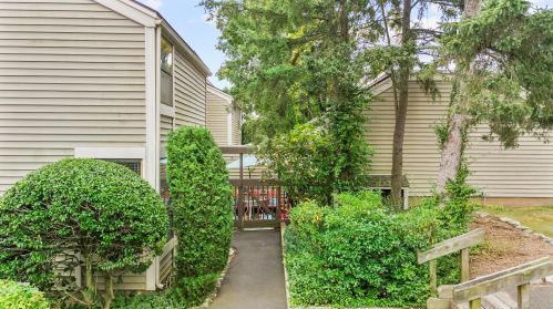 13 Clemens Ct, Rocky Hill, CT 06067-3218